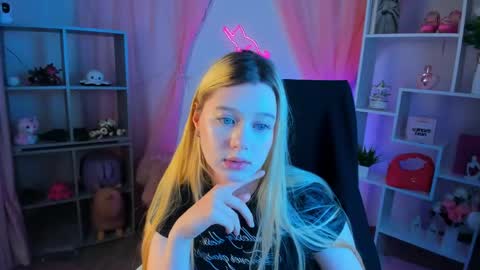 your cute kitty online show from May 10, 6:10 pm