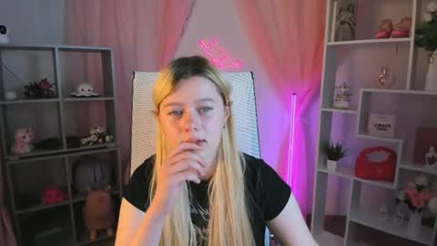 your cute kitty online show from May 11, 6:27 pm