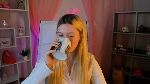 your cute kitty online show from May 12, 6:58 pm