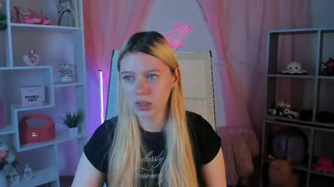 your cute kitty online show from May 5, 6:44 pm
