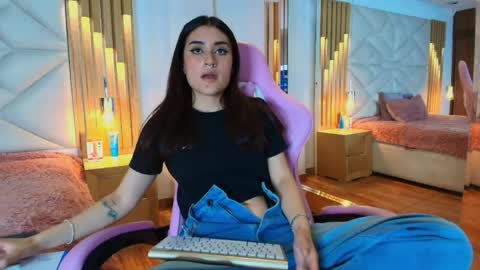       online show from April 30, 9:52 pm