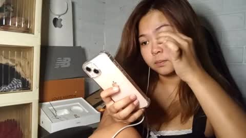 Mia online show from April 8, 12:18 pm