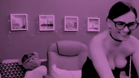 The Queen online show from March 9, 2:15 am