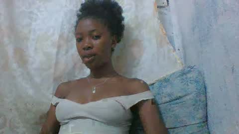 Snapshot of chariola0101 chatting on February 8, 8:53 pm chariola0101 online show from February 8, 8:53 pm