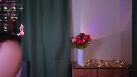 Yumi online show from May 17, 11:15 pm