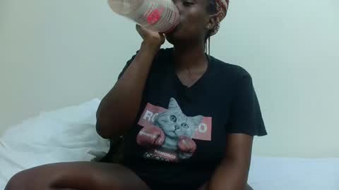 Snapshot of charllette chatting on February 27, 8:42 pm charllette online show from February 27, 8:42 pm
