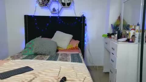 charlotte_027 online show from May 15, 6:16 am