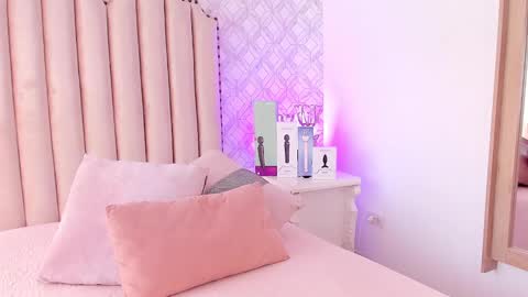 Snapshot of charlotte__08 chatting on January 30, 7:48 pm Charlotte online show from January 30, 7:48 pm