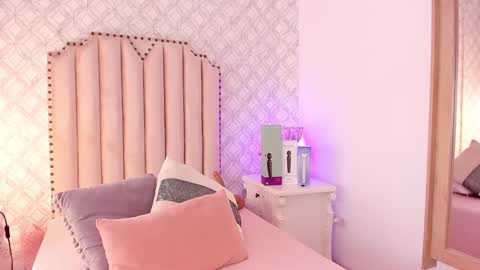 Snapshot of charlotte__08 chatting on January 17, 8:00 pm Charlotte online show from January 17, 8:00 pm
