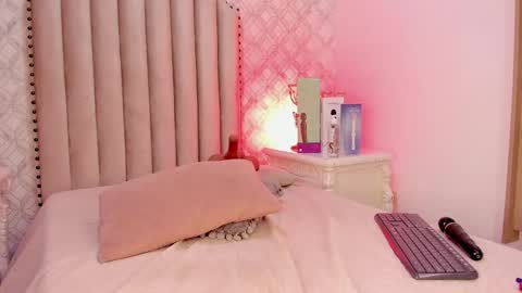 Snapshot of charlotte__08 chatting on December 31, 5:11 am Charlotte online show from December 31, 5:11 am
