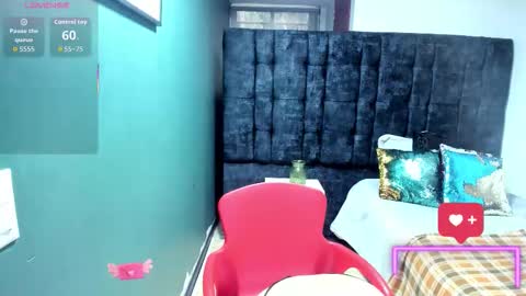 CHARLOTTE GRAY online show from December 22, 7:50 pm