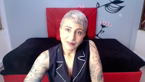 CHARLOTTE GRAY online show from November 11, 12:57 pm