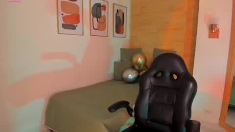 charlotte  grey online show from December 15, 1:38 pm