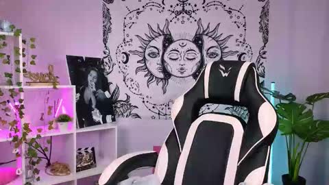 charlotte_colinss online show from September 23, 7:39 am