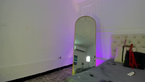 charlottte y dante online show from April 11, 4:07 am