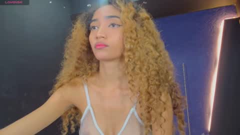Snapshot of charlotte_love10 chatting on December 5, 11:49 am CHARLOTTE online show from December 5, 11:49 am