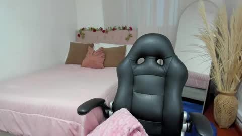 Charlotte   online show from May 19, 10:44 am