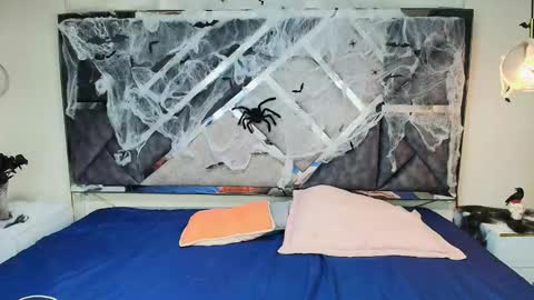 charlotte_walker1 online show from October 20, 3:53 am