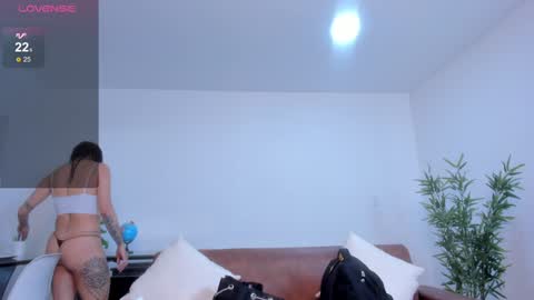 Snapshot of charlotte_whitee1 chatting on December 5, 11:49 am Charlotte Everyday From 0700 to 1300 Col Time online show from December 5, 11:49 am