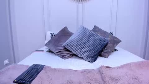 charlottebrownn_ online show from December 3, 2:03 am