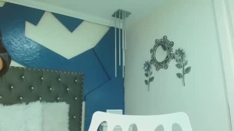 Snapshot of charlottee_brown2 chatting on February 12, 12:22 pm C H A R L O T T E online show from February 12, 12:22 pm