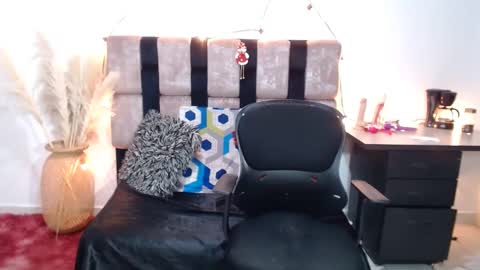 Dahiana online show from December 19, 3:40 am