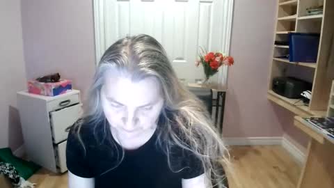 chealsiek online show from March 19, 12:15 am