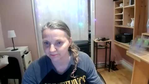 chealsiek online show from May 5, 12:35 am