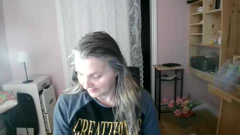 chealsiek online show from May 6, 12:36 am