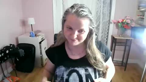 chealsiek online show from May 14, 10:26 pm
