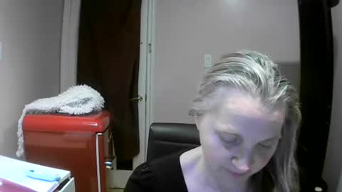 chealsiek online show from October 14, 8:22 pm