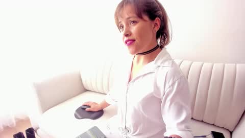 Snapshot of cheek_chic12 chatting on January 22, 8:38 pm Regina Phalange online show from January 22, 8:38 pm