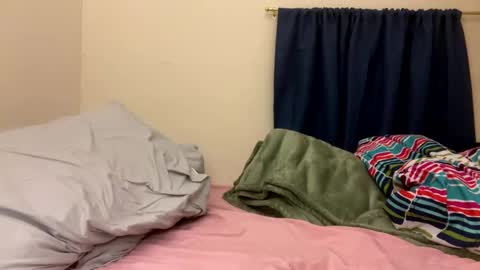 Snapshot of chellybear101 chatting on March 4, 3:00 am chellybear101 online show from March 4, 3:00 am