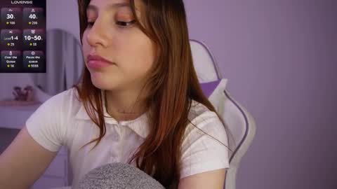 Snapshot of cherry__peach chatting on October 18, 12:14 am Holly online show from October 18, 12:14 am
