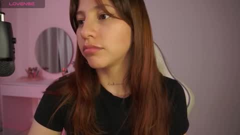 Snapshot of cherry__peach chatting on October 3, 12:38 am Holly online show from October 3, 12:38 am