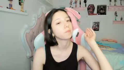 cherrycute666 online show from May 5, 3:42 am