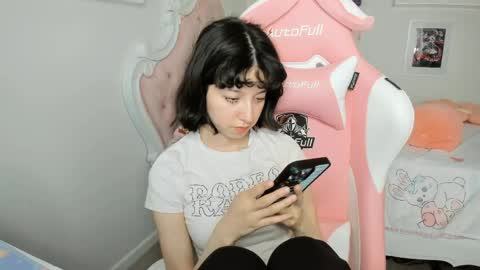 cherrycute666 online show from May 14, 4:40 am