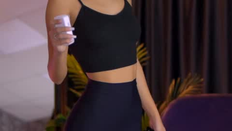 Snapshot of cherryselena chatting on December 13, 7:43 pm Selena online show from December 13, 7:43 pm