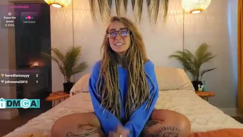 Chevi Blue online show from October 20, 4:10 pm