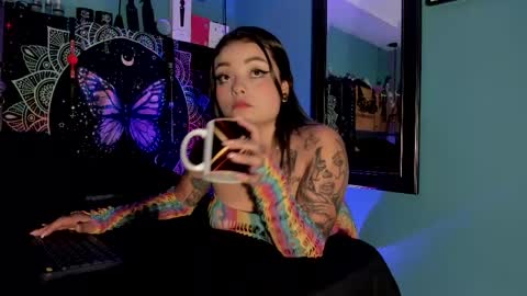 Chloeallennn  online show from May 22, 4:16 pm