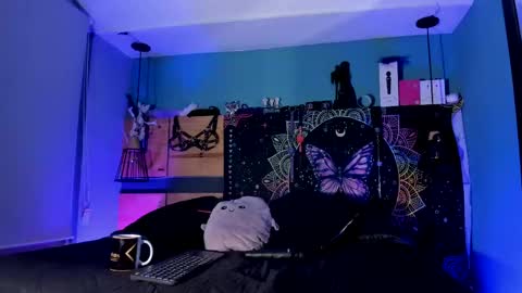 Chloeallennn  online show from May 26, 2:16 pm