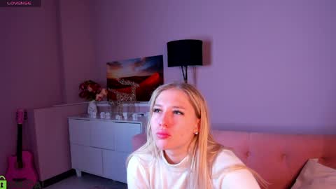 Chloe online show from April 26, 2:53 am