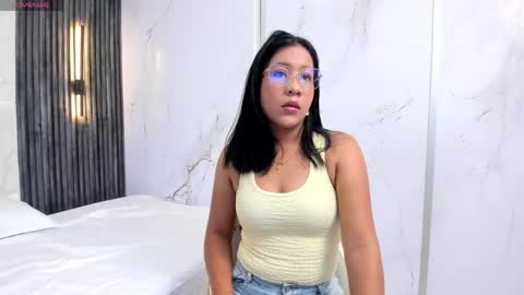 CHLOE online show from May 22, 11:19 am