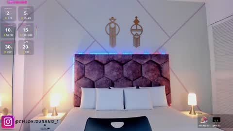 chloe_durand_ online show from October 3, 8:36 pm