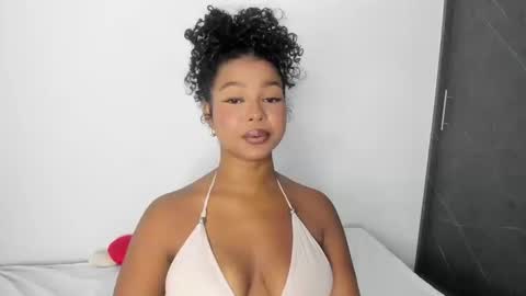 Snapshot of chloe_evans21 chatting on September 23, 1:37 am chloe online show from September 23, 1:37 am