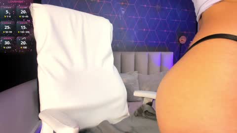 Snapshot of chloe_fischer chatting on February 5, 2:16 pm Chloe online show from February 5, 2:16 pm