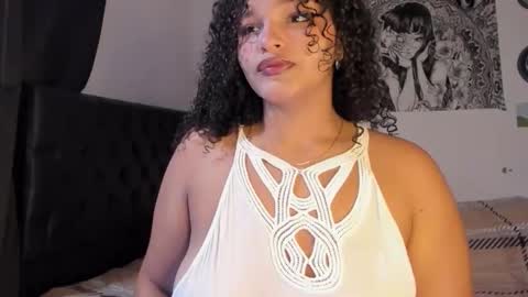 Snapshot of chloe_kisses chatting on September 24, 11:09 am chloe_kisses online show from September 24, 11:09 am