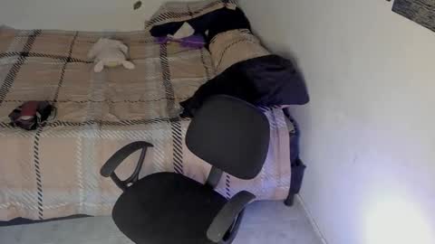 chloe_kisses online show from March 9, 11:46 am