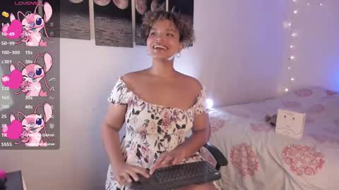 chloe_kisses online show from May 28, 11:41 am