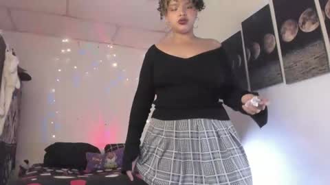 chloe_kisses online show from May 13, 11:38 am